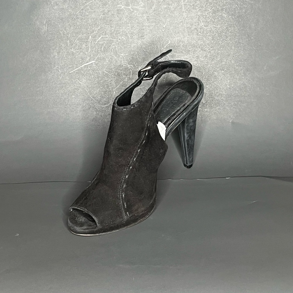 Strenesse showroom samples. Black Heels. 40 European.
